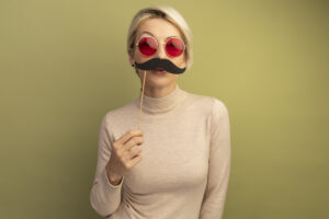 A woman using props while using the mirror booth.