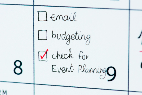 Calendar checklist with event planning task marked as completed.