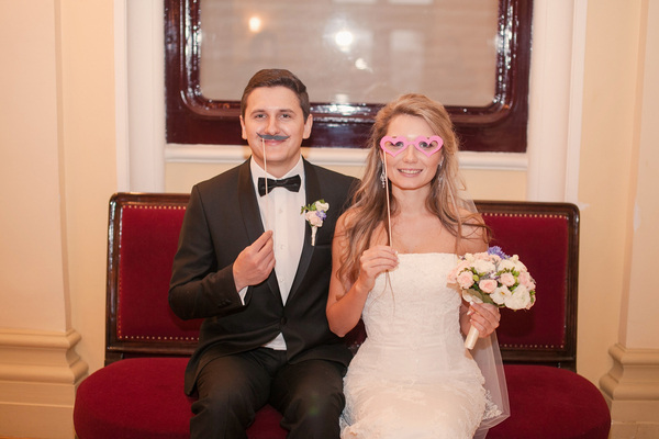 Image shows How to Choose the Right Photo Booth for Your Wedding